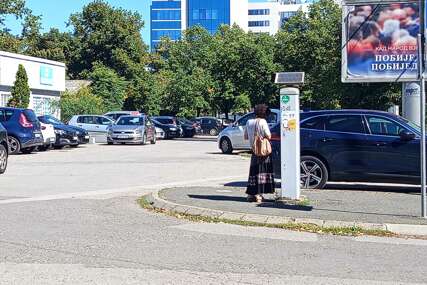 (FOTO) NEMA PREDUZEĆA, IMA KAZNI U Banjaluci od danas treba da platite parking, kontrolori kruže, a ovo su CIJENE PARKIRANJA