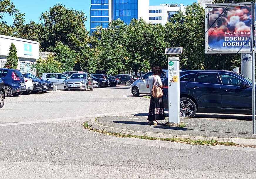 (FOTO) NEMA PREDUZEĆA, IMA KAZNI U Banjaluci od danas treba da platite parking, kontrolori kruže, a ovo su CIJENE PARKIRANJA