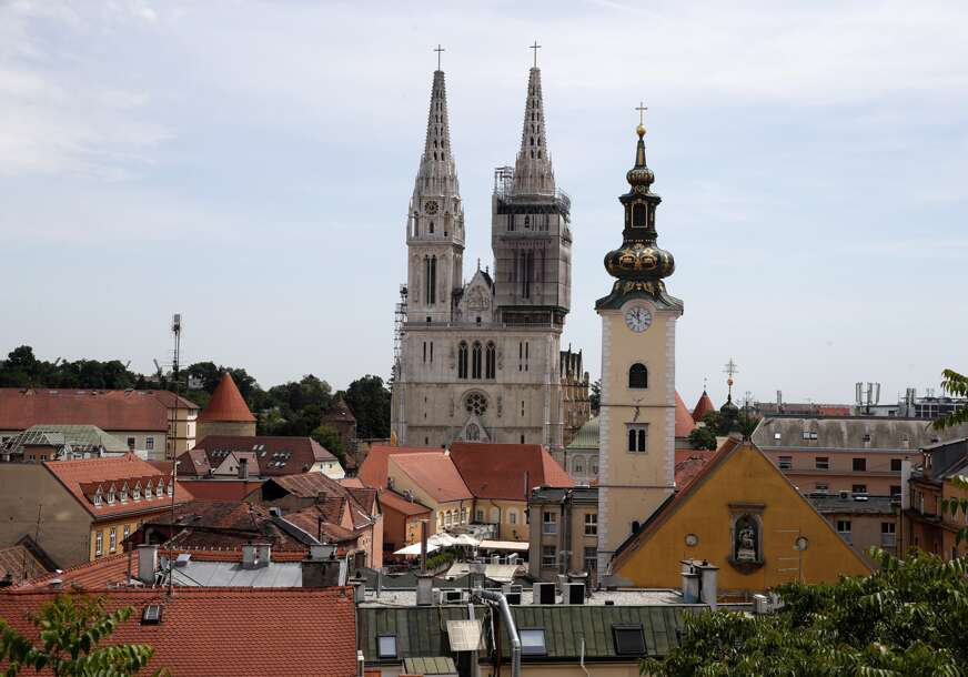 Požar u Zagrebu: Na Kaptolu gorila firma koja se bavi plastikom