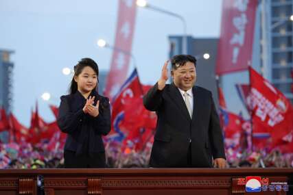 KIM DZON UN SA ĆERKOM Kim Džu Ae