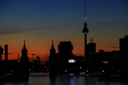 POGOĐENO 50.000 LJUDI Berlin zbog požara na dalekovodima ostao u mraku, zbog sumnje na sabotažu pokrenuta istraga