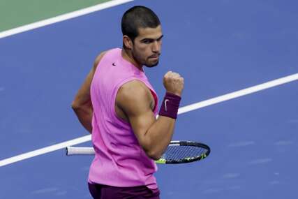 (FOTO) Bila mu podrška na US Openu: Karlos Alkaras u vezi sa jednom od najprovokativnijih svjetskih manekenki