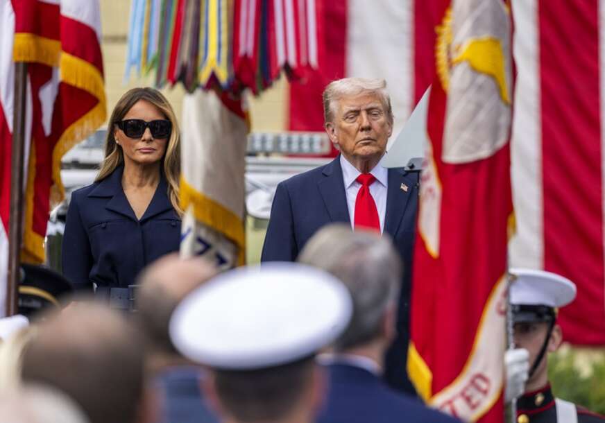 (FOTO) Ponijeli su i svoju POSTELJINU: Tramp i Melanija spavaju u ODVOJENIM SOBAMA u Vindzoru, ovo su detalji njihovog boravka u Velikoj Britaniji