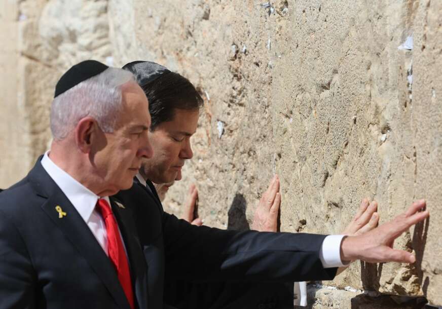 „Savez Amerika-Izrael NEUNIŠTIV KAO KAMEN“ Netanjahu i Rubio na zajedničkoj molitvi kod Zapadnog zida u Jerusalimu