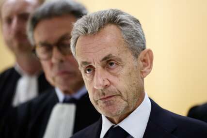 "Ova mjera je usmjerena na osiguranje njegove bezbjednosti" Nikolu Sarkozija u zatvoru čuvaju 2 policajca