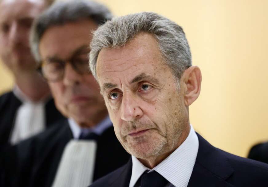 "Ova mjera je usmjerena na osiguranje njegove bezbjednosti" Nikolu Sarkozija u zatvoru čuvaju 2 policajca