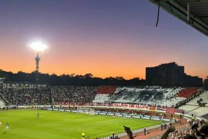 (VIDEO) DELIJE ŽESTOKO ISPROZIVALE GROBARE Navijači Zvezde istakli i transparent s Bajagom, ovako su prepjevali njegovu poznatu pjesmu