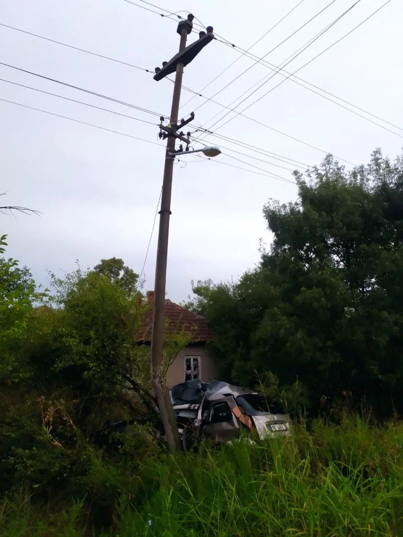 Tinejdžer udario autom u banderu u Barajevu, bori se život