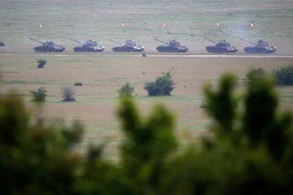 (VIDEO, FOTO) Šta se dešava u komšiluku Srbije: NATO trupe spremne, GOMILA SE ORUŽJE, balkanska zemlja u najvećoj tajnosti postaje TVRĐAVA