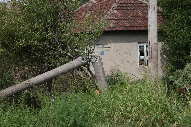 Tinejdžer udario autom u banderu, bori se za život 