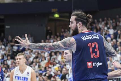 (FOTO) Igraće za klub iz rodnog grada: Miroslav Raduljica postao fudbaler