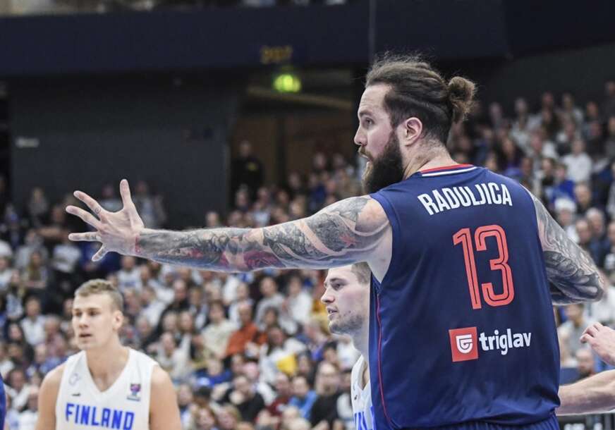 (FOTO) Igraće za klub iz rodnog grada: Miroslav Raduljica postao fudbaler