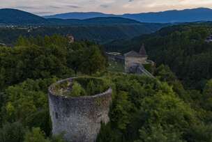 Ostrožac ,  Monumentalni grad i istorijski  dvorac