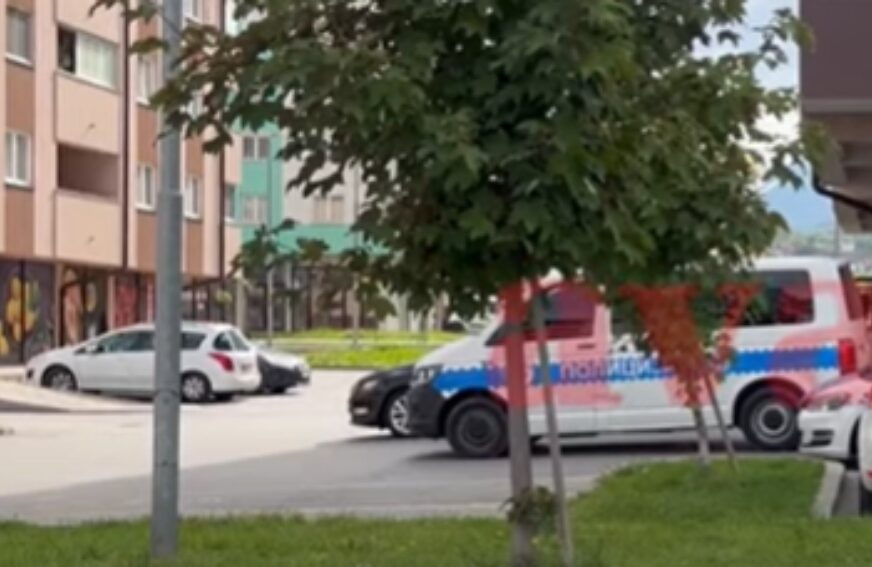 (VIDEO) VELIKA AKCIJA MUP RS Opsadno stanje u Istočnom Sarajevu, vozila pod rotacijama, saobraćaj obustavljen