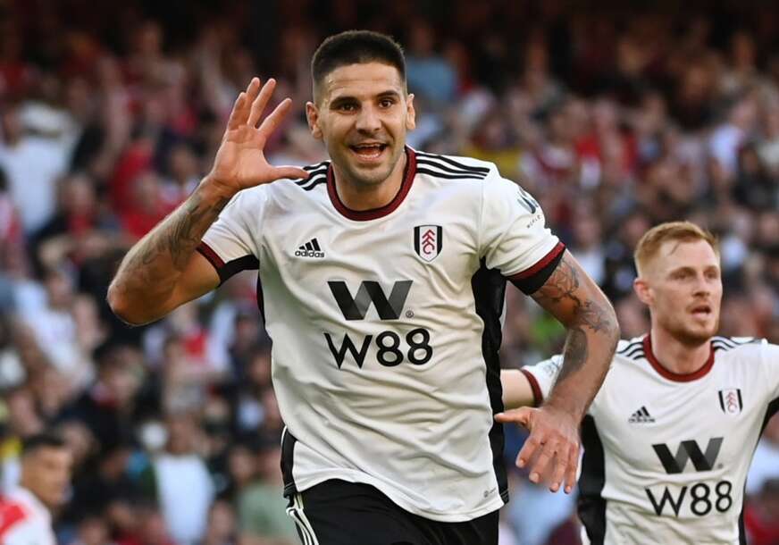 Aleksandar Mitrović u dresu Fulama