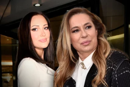 (FOTO) Filipova mama grli snajku: Priji SVEKRVA ČESTITALA ROĐENDAN, ne krije koliko je ponosna na nju