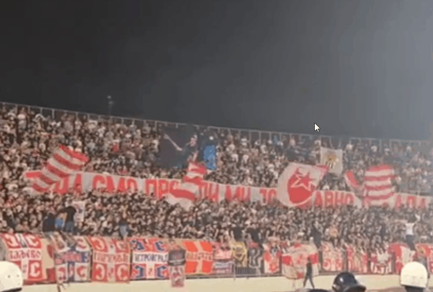 Navijači Crvene Zvezde na tribinama 