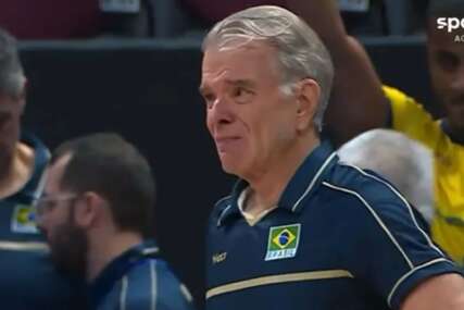 (VIDEO) Plakao kao kiša od bola, pa stao uz svoj tim: Selektor prije meča Srbija - Brazil saznao tužne vijesti, niko nije ostao ravnodušan na ovaj prizor