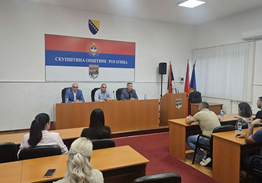 (FOTO) Za DNS-NPS je svako mjesto važno: Nenad Nešić i Darko Banjac posjetili odbor u Rogatici