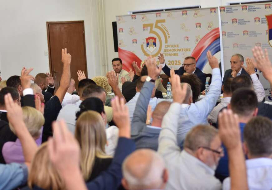 NESPREMNI I POSVAĐANI Sastanak u Doboju potvrdio da se SDS nalazi u OZBILJNOJ KRIZI