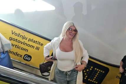 (FOTO) DARA BUBAMARA U OPUŠTENOM IZDANJU Široke pantalone i obična majica, a lice bez šminke