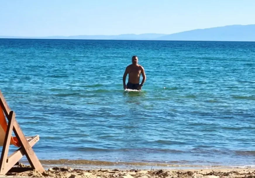 „NIJE NAM KAFU NIKADA PLATIO“ Kolega ga prozvao da je stipsa, a on kupio 2 stana u Grčkoj i pokazao kako UŽIVA