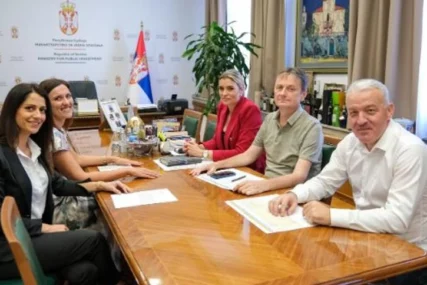 (FOTO) "Nastavljamo još jače i energičnije" Ministar Darko Glišić se VRATIO NA POSAO nakon moždanog udara