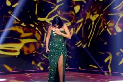 (FOTO) Uhvatila se za grudi, odmah joj je ukazana pomoć: Takmičarki pozlilo na sceni u "Pinkovim zvezdama"