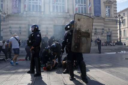 Francuska protest, policija, haos, dim