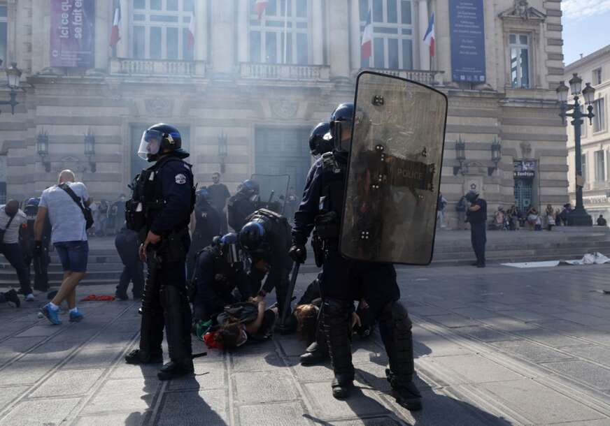 Francuska protest, policija, haos, dim