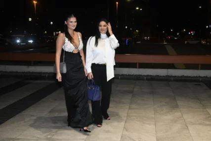 Jana slala sestru da ŠPIJUNIRA KĆERKU u izlasku "Ima ograničeno do kada mora da se vrati kući"
