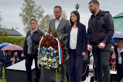 (FOTO) „Naši heroji su još živi“ Trivićeva i Čerek na parastosu poginulim borcima VRS u Piskavici