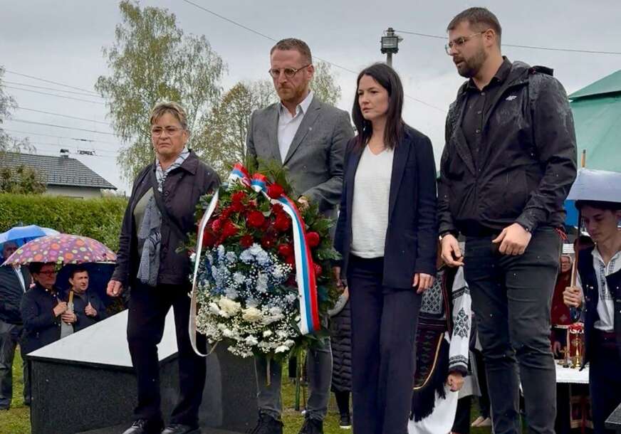 (FOTO) „Naši heroji su još živi“ Trivićeva i Čerek na parastosu poginulim borcima VRS u Piskavici
