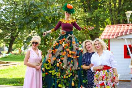 (FOTO) JESENJA BAJKA Festival plodova, meda  i cvijeća u Parku „Mladen Stojanović“ 