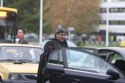 "TREBA DA SE DOKAZUJU" Pjevač od tezgi zaradio pravo bogatstvo, a sad je odlučio da scenu prepusti mlađim kolegama