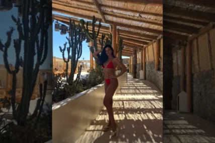 (FOTO) Bivša vjerenica Darka Lazića mami poglede: Marina Gagić paradira u ubitačnom bikiniju na Mikonosu