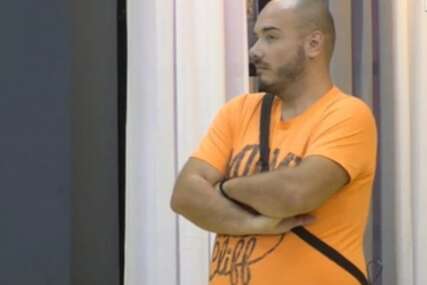 (FOTO) Smršao 54 kilograma: Pjevač se nakon ženine prevare povukao iz javnosti, evo kako sada izgleda