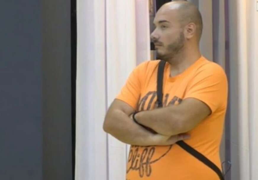 (FOTO) Smršao 54 kilograma: Pjevač se nakon ženine prevare povukao iz javnosti, evo kako sada izgleda