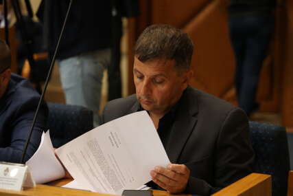 (FOTO) "Ko guske u magli lutate" Vukanović žestoko udario na vlast u Srpskoj, građanima poslao OVU PORUKU