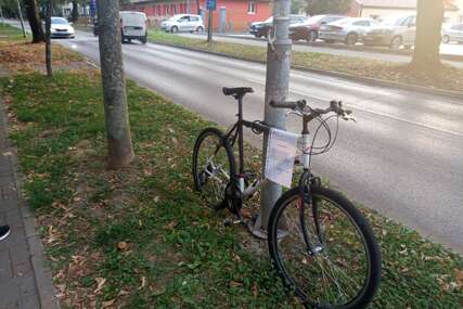 (FOTO) Zašto su Banjalučani kivni na Gradsku upravu: Bicikl uz stub veći problem od "AUDIJA" NA TRAVI ili parkingu za osobe sa invaliditetom
