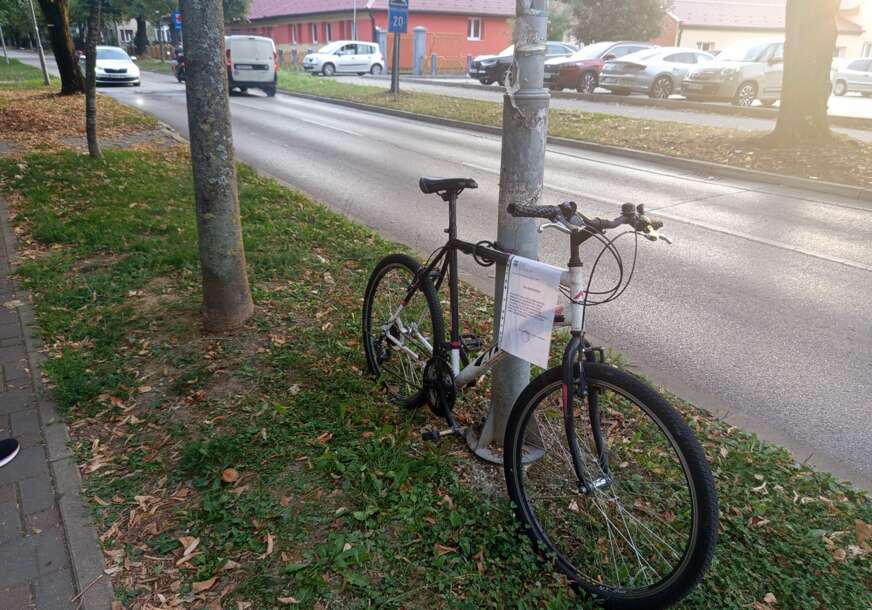 (FOTO) Zašto su Banjalučani kivni na Gradsku upravu: Bicikl uz stub veći problem od "AUDIJA" NA TRAVI ili parkingu za osobe sa invaliditetom