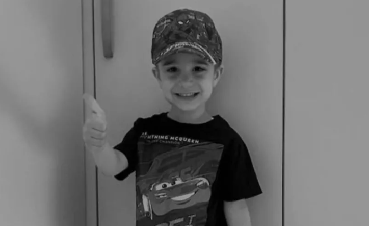 "Čuvaj mamu s neba i čekaj me" Srce malog Omara prestalo da kuca, dječak preminuo nakon što je 5 puta pobijedio tumor