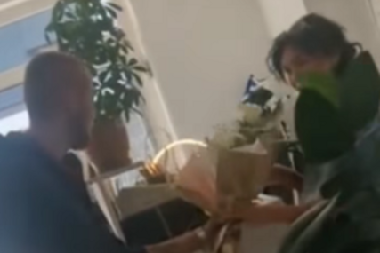 (VIDEO) "Mlada sam za udaju" Snimak propale vjeridbe iz Velike Kladuše preplavio mreže, djevojka ODBILA PRSTEN pred svima