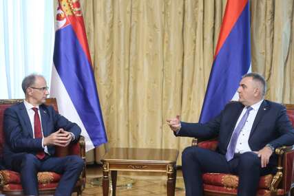 (FOTO) Premijeri Srpske i Srbije razgovarali o saradnji: Minić i Macut najavili nove infrastrukturne projekte i memorandume