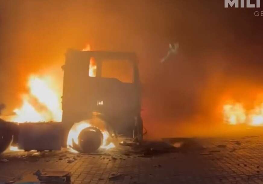 (VIDEO) Ruski grad u plamenu: Ukrajinci pogodili tanker pun nafte u Primorsku, lokalno stanovništvo u panici