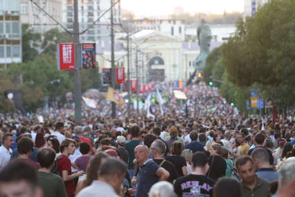 BLOKIRANE SAOBRAĆAJNICE Memorijalna šetnja za stradale u padu nadstrešnice u Novom Sadu