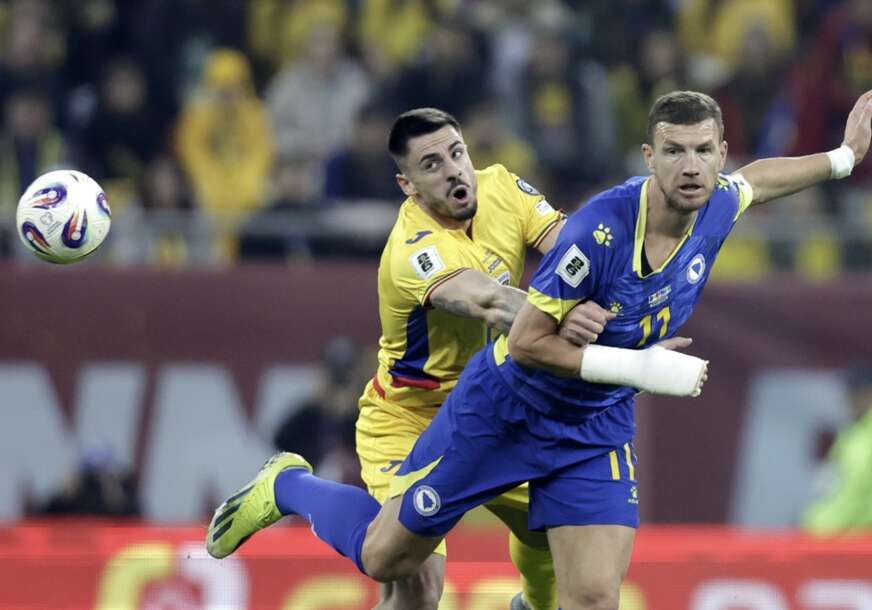 Edin Džeko u meču Rumunija - BiH