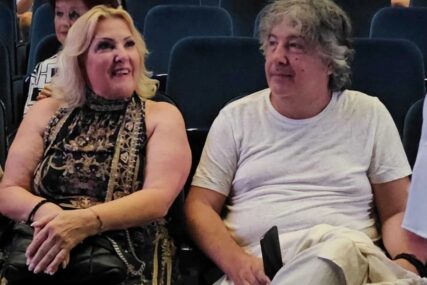 Poznati pristižu na koncert: Ana Bekuta proslavlja 40 godina karijere, Snežana Đurišić se pojavila sa mužem