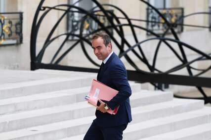 Premijer sa NAJKRAĆIM mandatom: Sebastijan Lekorni PODNIO OSTAVKU Emanuelu Makronu