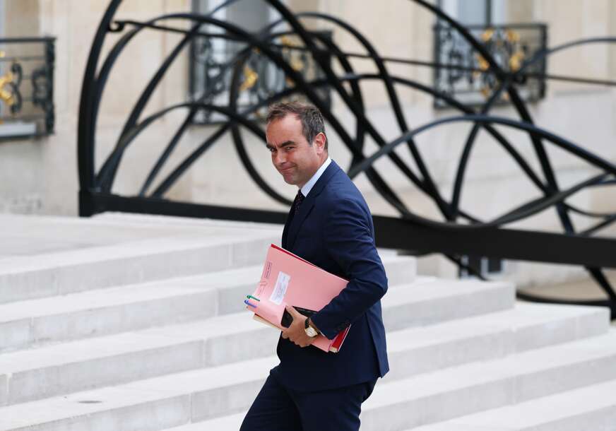 Premijer sa NAJKRAĆIM mandatom: Sebastijan Lekorni PODNIO OSTAVKU Emanuelu Makronu